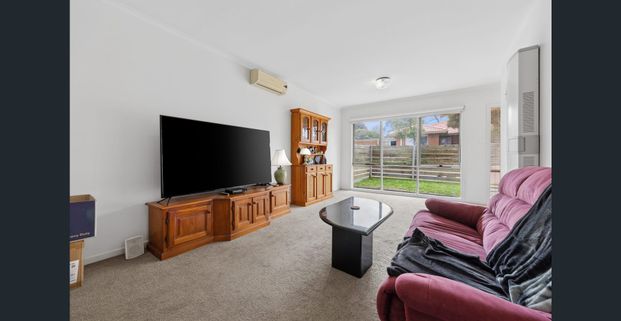 Spacious Two-Bedroom Unit in a Prime Sunbury Location - Photo 1