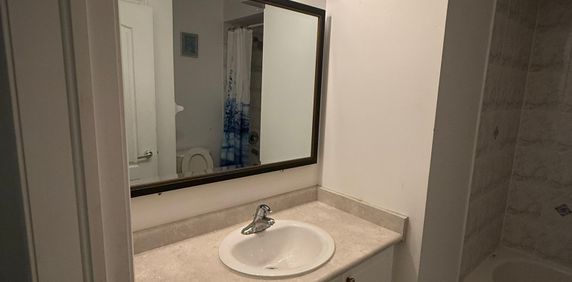 For Lease - 38 Glacier Crescent, Toronto, Ontario - Photo 2