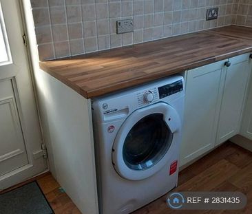 4 bedroom terraced house to rent - Photo 5