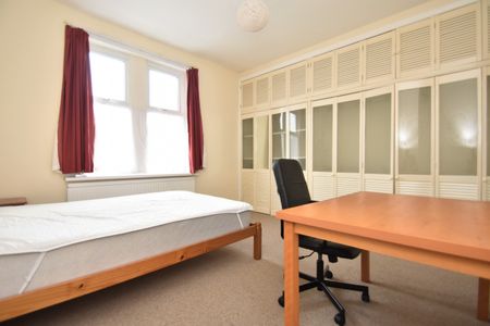 4 bedroom terraced house to rent - Photo 4