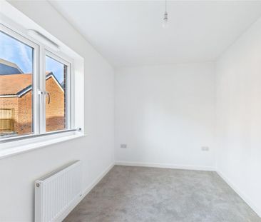 2 bedroom semi-detached house to rent - Photo 6