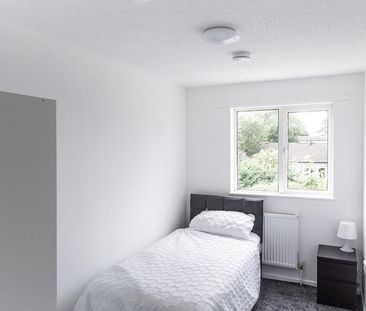 4 bedroom semi-detached house to rent - Photo 6