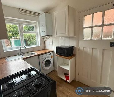3 bedroom semi-detached house to rent - Photo 6