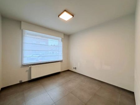 Instapklare woning met 2 slaapkamers en diepe tuin te Roeselare! - Foto 2
