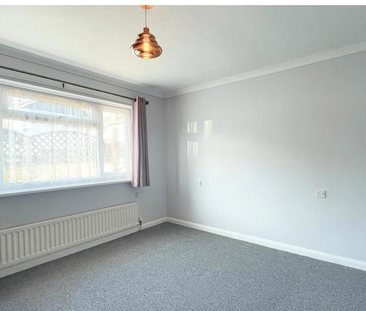 3 bedroom detached bungalow to rent - Photo 3