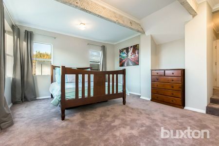 Beautiful Family Home Built For Entertaining - Photo 2