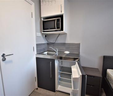 1 bedroom in a house share to rent - Photo 4