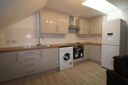 1 bedroom in a house share to rent - Photo 4