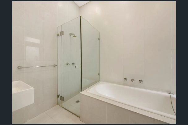 Stylish City-Fringe Living in the Heart of Glebe - Photo 1