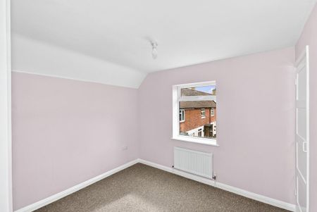 3 bedroom end of terrace house to rent - Photo 3