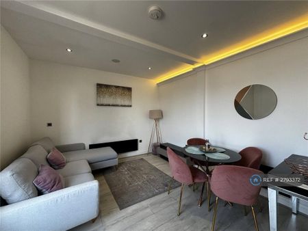 2 bedroom flat to rent - Photo 2