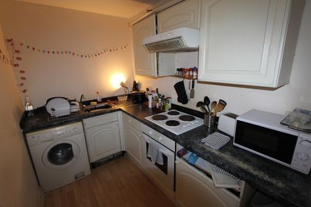 3 Bedroom Property To Rent - Photo 3