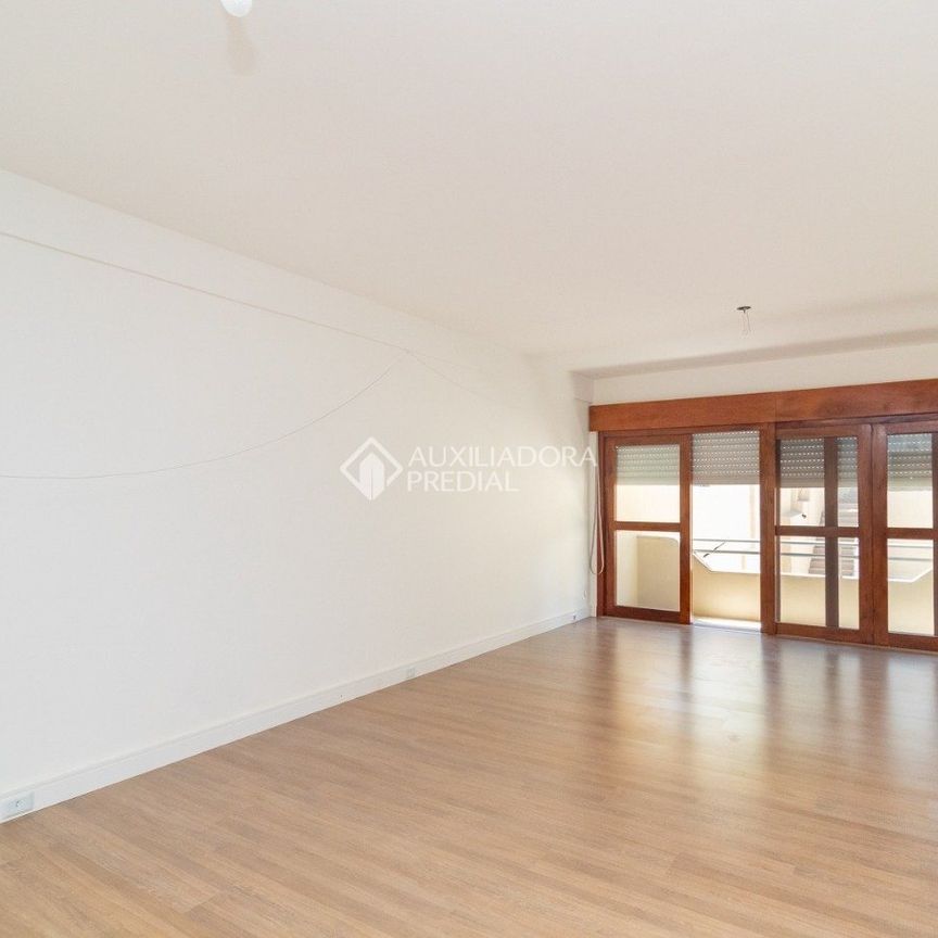 Apartamento com 1 quarto e 75m² para alugar em Medianeira, Porto Alegre. - Photo 1