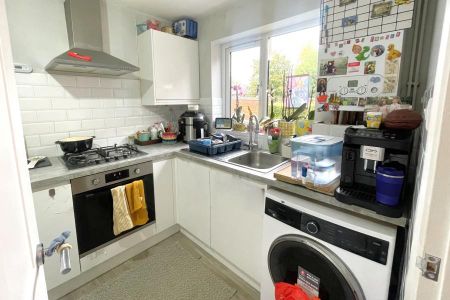 2 bedroom terraced house to rent - Photo 4