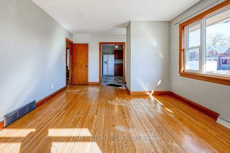 For Lease - 114 Arlington Avenue Unit# Main, Oshawa, Ontario - Photo 4