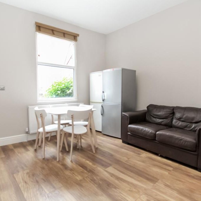 4 bedroom terraced house to rent - Photo 1