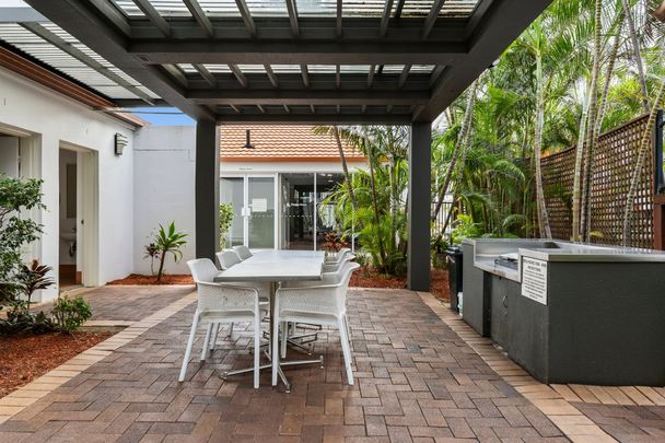 Studio Apartment in the Heart of Surfers Paradise! - Photo 1