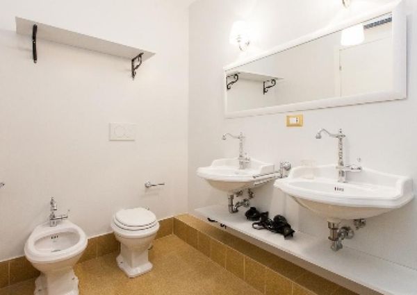 Center-Historic Jewish Quarter: Elegant apartment situated in beautiful Palazzo Nobiliare. Entrance, spacious living with original wood frescoed ceilings, large modern dining and kitchen, 4 bedrooms, 4 Baths, small terrace. #1527