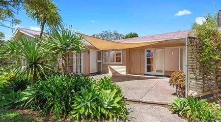 Spacious 4-Bedroom Family Home in Prime Forrest Hill Location - Photo 5