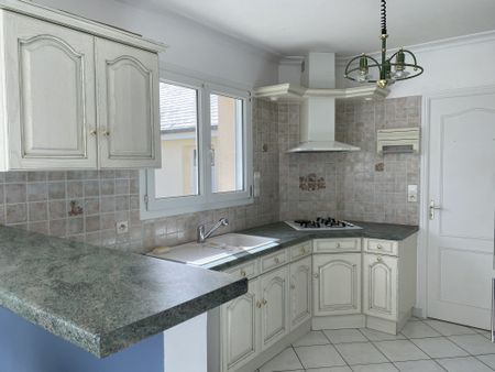 Location Maison 5 pièces 90m² VAIGES 53480 - Photo 2