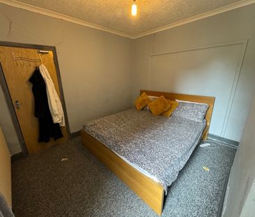 4 Bed Terraced House, Malmesbury Road, SO15 - Photo 5