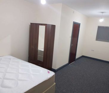 Lovely Brand New Ensuite Room - No deposit All Bills Included! - Photo 5