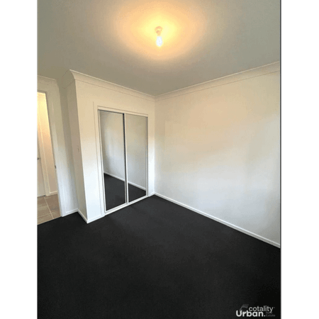 Brand New 5-Bedroom Home in the Heart of Austral - Photo 3