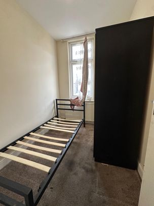four bedroom first floor flat high road ilford- £2400 - Photo 1