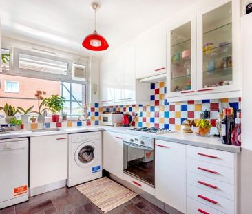 3 bedroom flat to rent - Photo 4