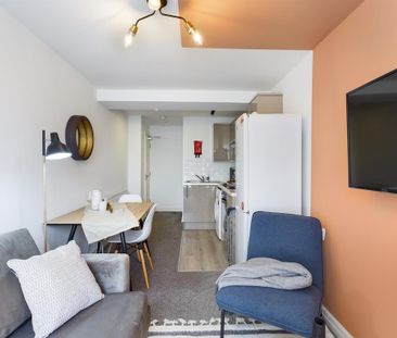 2 bedroom flat to rent - Photo 2