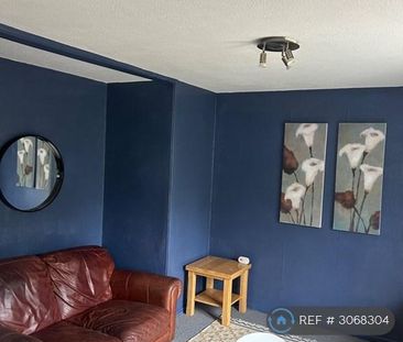 4 bedroom semi-detached house to rent - Photo 1