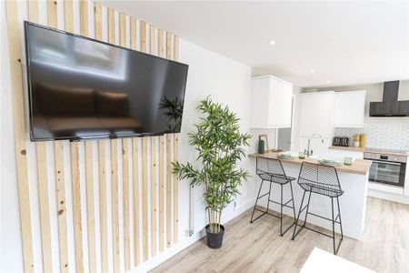 4 bedroom semi-detached house to rent - Photo 2