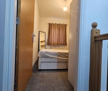 Room in a Shared House, Bankwell St, M15 - Photo 3