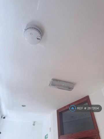 6 bedroom semi-detached house to rent - Photo 2