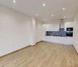2 Bedrooms Flat to rent in High Road, Chadwell Heath, Essex RM6 | £ 312 - Photo 1