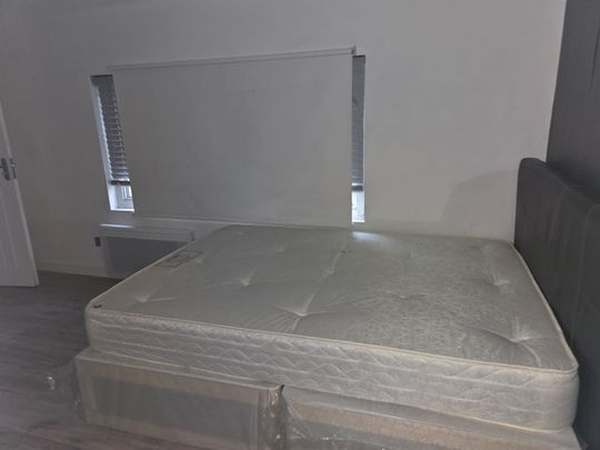 Humes Avenue, London W7 - Photo 1