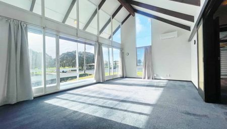 Sunny 4 bedroom 2 bathroom + Study near Milford Beach & Park - Photo 4