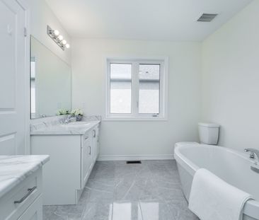 For Lease - 86 Kenneth Rogers Crescent, East Gwillimbury, Ontario - Photo 4