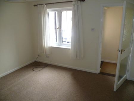 1 bedroom ground floor maisonette to rent - Photo 3