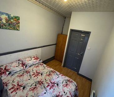 3 Bed Flat, Walthamstow, E17 - Photo 2