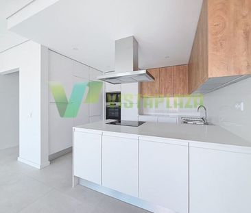 2 room luxury Flat for rent in Alvor, Portimão, Distrito de Faro - Photo 4
