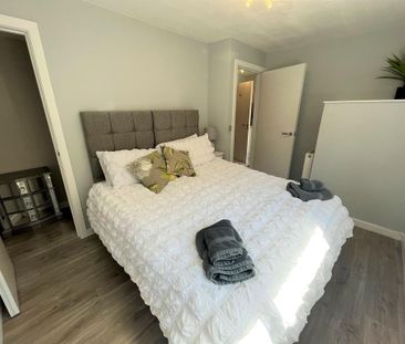 3 bedroom link detached house to rent - Photo 2