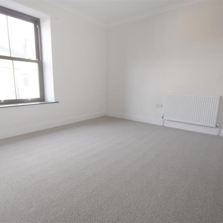 3 Bedroom House - Mid Terrace To Let - Photo 1