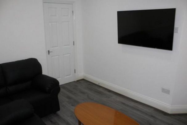 5 bedroom house to rent - Photo 1