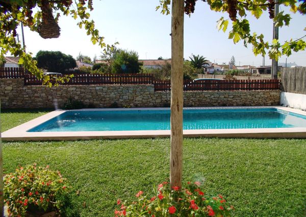 Casa de campo com piscina perto da praia 2 quartos em Assafora, Sintra