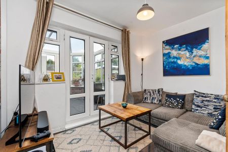 2 bedroom semi-detached bungalow to rent - Photo 3