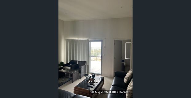 Modern Apartment with Stunning Views – Sky Gardens Building - Photo 1