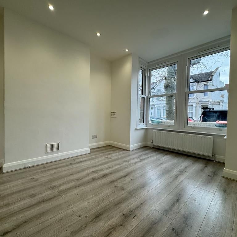 2 Bed Flat, Tudor Road, E6 - Photo 1