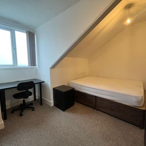 Woodland Terrace, Flat 6, Plymouth - Photo 2