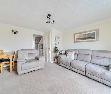 2 bedroom end of terrace house to rent - Photo 3